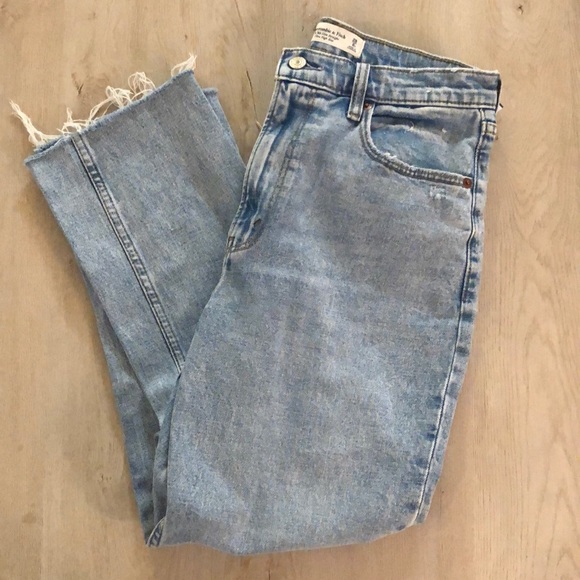 Abercrombie & Fitch Denim - Abercrombie & Fitch 2021 The 90’s Slim Straight Ultra High Rise size 28/6R